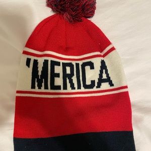 Unisex ‘Mercia beanie in red-white-and-blue!